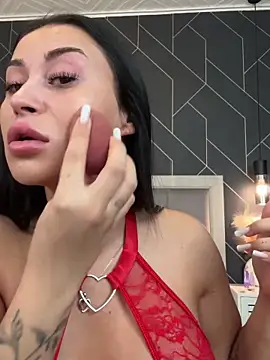 Snapshot of EmyLaveau chatting on February 2025 06:25:02 AM EmyLaveau online show from February 2025 06:25:02 AM