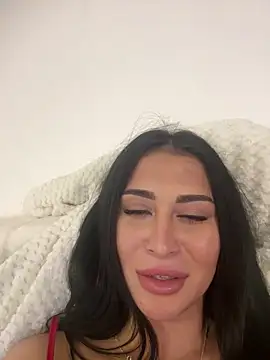 Snapshot of EmyLaveau chatting on February 2025 09:47:02 AM EmyLaveau online show from February 2025 09:47:02 AM