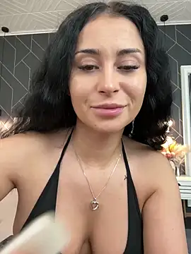 Snapshot of EmyLaveau chatting on February 2025 06:01:02 AM EmyLaveau online show from February 2025 06:01:02 AM