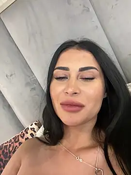 Snapshot of EmyLaveau chatting on February 2025 09:10:01 AM EmyLaveau online show from February 2025 09:10:01 AM