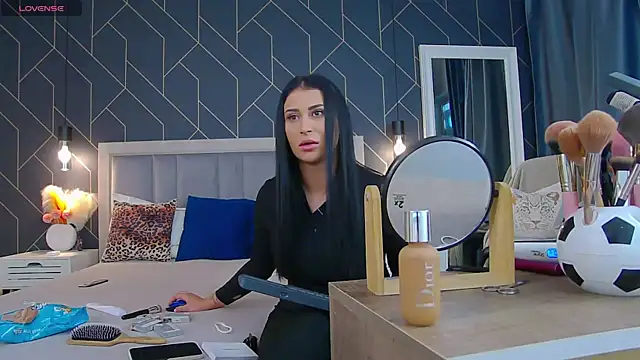 Snapshot of EmyLaveau chatting on February 2025 06:02:01 AM EmyLaveau online show from February 2025 06:02:01 AM