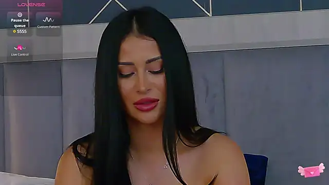 Snapshot of EmyLaveau chatting on February 2025 09:03:01 AM EmyLaveau online show from February 2025 09:03:01 AM