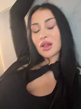 Snapshot of EmyLaveau chatting on February 2025 03:05:01 PM EmyLaveau online show from February 2025 03:05:01 PM