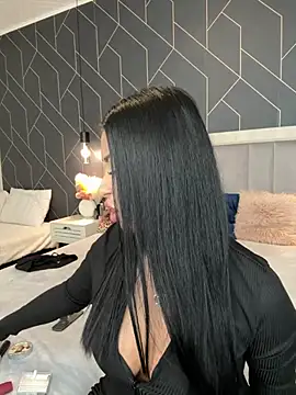 Snapshot of EmyLaveau chatting on February 2025 11:50:02 AM EmyLaveau online show from February 2025 11:50:02 AM