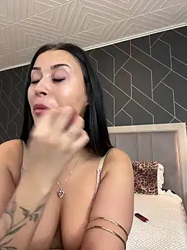 Snapshot of EmyLaveau chatting on February 2025 05:33:02 AM EmyLaveau online show from February 2025 05:33:02 AM