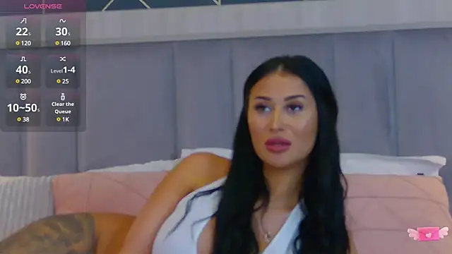 Snapshot of EmyLaveau chatting on February 2025 09:13:02 AM EmyLaveau online show from February 2025 09:13:02 AM