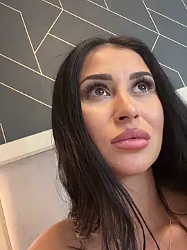 Snapshot of EmyLaveau chatting on February 2025 12:17:02 PM EmyLaveau online show from February 2025 12:17:02 PM