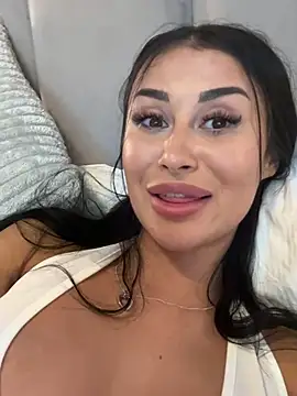 Snapshot of EmyLaveau chatting on February 2025 05:33:01 AM EmyLaveau online show from February 2025 05:33:01 AM