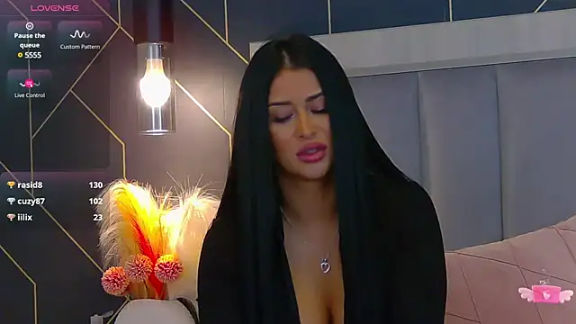 Snapshot of EmyLaveau chatting on February 2025 08:38:01 AM EmyLaveau online show from February 2025 08:38:01 AM