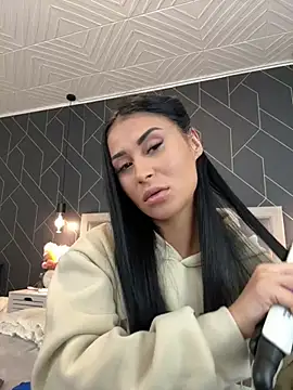 Snapshot of EmyLaveau chatting on February 2025 06:03:01 AM EmyLaveau online show from February 2025 06:03:01 AM