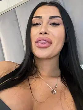 Snapshot of EmyLaveau chatting on February 2025 06:15:02 AM EmyLaveau online show from February 2025 06:15:02 AM