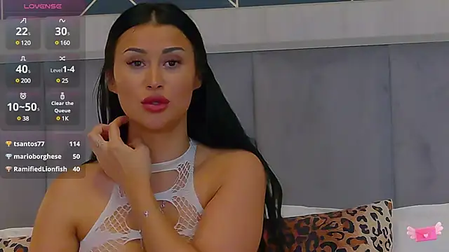 Snapshot of EmyLaveau chatting on March 2025 06:00:02 AM EmyLaveau online show from March 2025 06:00:02 AM