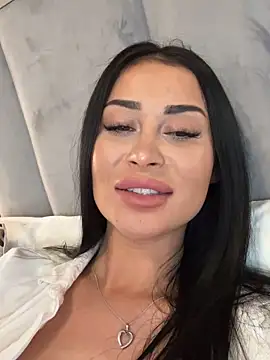 Snapshot of EmyLaveau chatting on March 2025 12:06:02 PM EmyLaveau online show from March 2025 12:06:02 PM