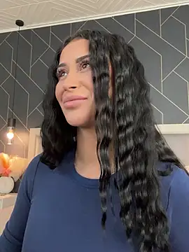 Snapshot of EmyLaveau chatting on March 2025 06:07:02 AM EmyLaveau online show from March 2025 06:07:02 AM