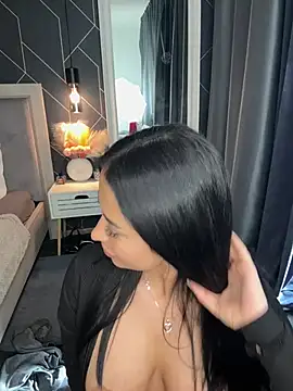 Snapshot of EmyLaveau chatting on March 2025 01:07:02 PM EmyLaveau online show from March 2025 01:07:02 PM