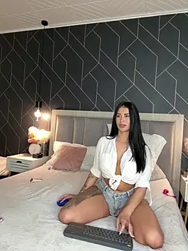 Snapshot of EmyLaveau chatting on March 2025 05:52:02 AM EmyLaveau online show from March 2025 05:52:02 AM