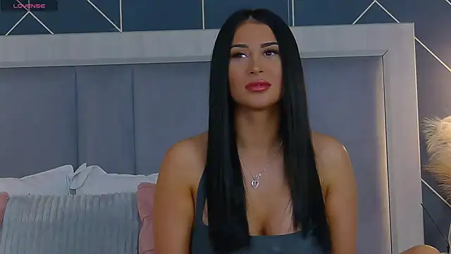 Snapshot of EmyLaveau chatting on March 2025 06:19:01 AM EmyLaveau online show from March 2025 06:19:01 AM