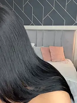 Snapshot of EmyLaveau chatting on March 2025 06:22:01 AM EmyLaveau online show from March 2025 06:22:01 AM