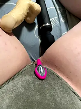 katcclovea online show from December 2025 05:21:02 PM