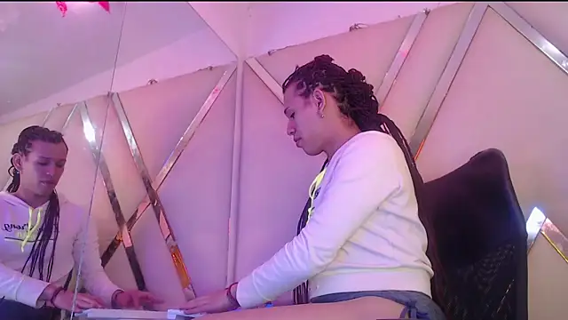 StefyFerrer online show from November 2025 02:03:01 AM