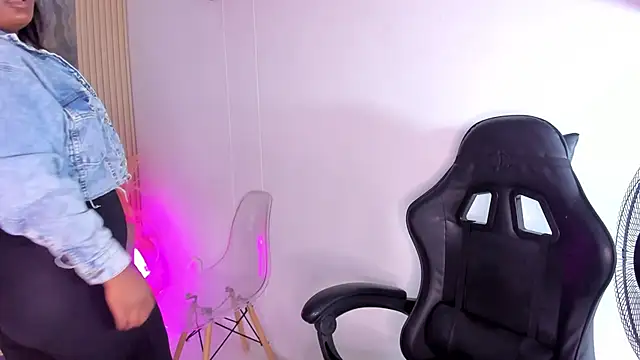 Snapshot of Rianamanson chatting on September 2025 04:38:01 AM Rianamanson online show from September 2025 04:38:01 AM