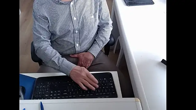 Snapshot of dutchpornking chatting on May 2026 07:03:01 AM dutchpornking online show from May 2026 07:03:01 AM