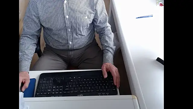 Snapshot of dutchpornking chatting on May 2026 07:03:01 AM dutchpornking online show from May 2026 07:03:01 AM