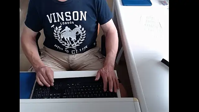 Snapshot of dutchpornking chatting on June 2026 06:04:01 AM dutchpornking online show from June 2026 06:04:01 AM