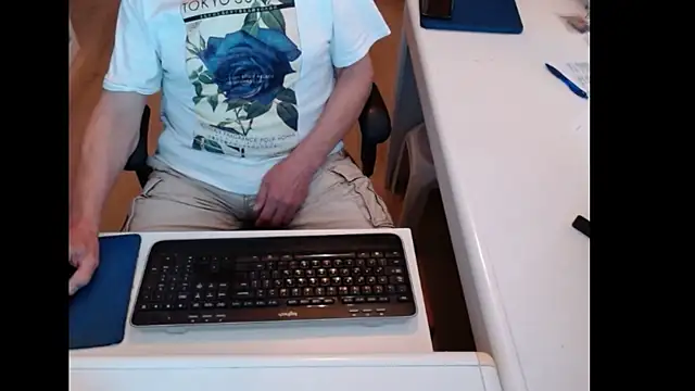 Snapshot of dutchpornking chatting on June 2026 03:28:02 PM dutchpornking online show from June 2026 03:28:02 PM