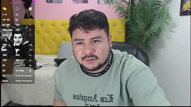 Snapshot of oso_dirty_ chatting on January 2025 05:26:01 PM oso dirty online show from January 2025 05:26:01 PM