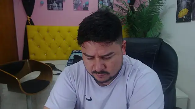 Snapshot of oso_dirty_ chatting on February 2025 05:39:01 PM oso dirty online show from February 2025 05:39:01 PM