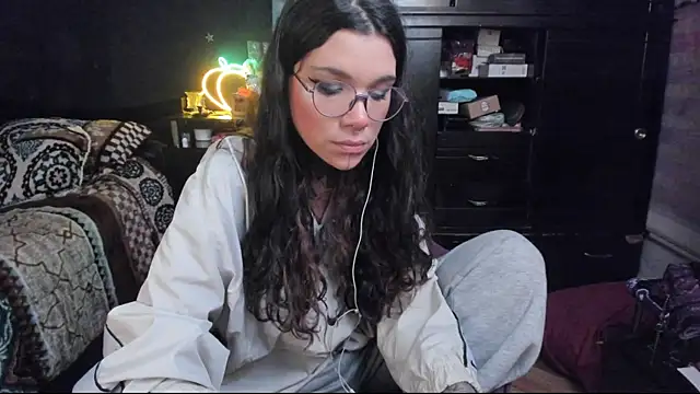 Snapshot of Lilmarieee chatting on January 2025 12:48:02 AM Lilmarieee online show from January 2025 12:48:02 AM