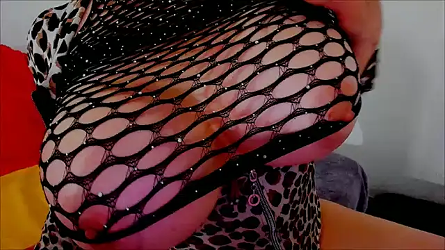 Conny hot3 online show from December 2024 04:52:01 PM