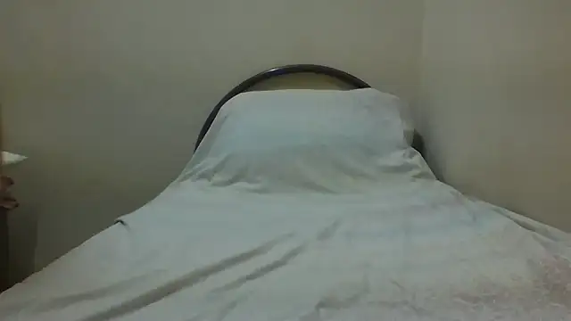 Snapshot of Annerae chatting on December 2024 05:01:01 PM Annerae online show from December 2024 05:01:01 PM