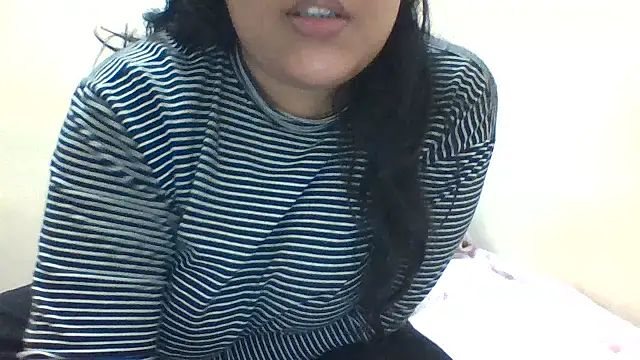 Snapshot of Annerae chatting on January 2025 04:39:01 PM Annerae online show from January 2025 04:39:01 PM