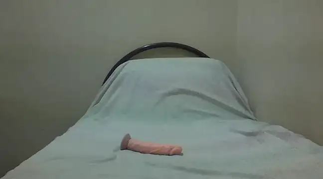 Snapshot of Annerae chatting on February 2025 05:18:02 PM Annerae online show from February 2025 05:18:02 PM