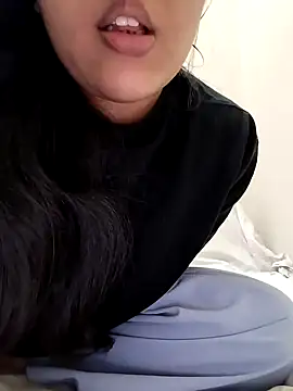 Snapshot of Annerae chatting on March 2025 10:58:02 PM Annerae online show from March 2025 10:58:02 PM