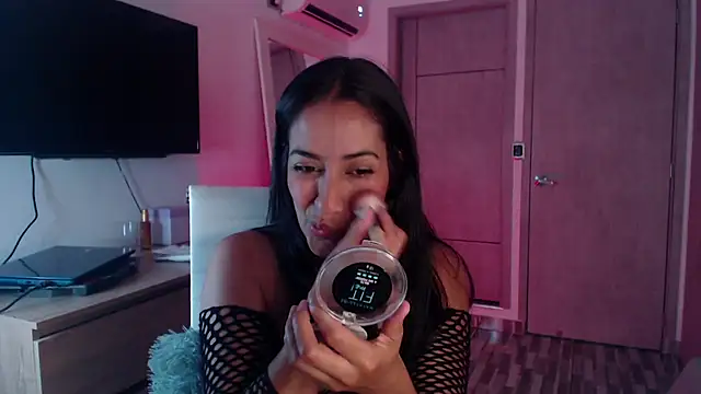 Snapshot of Brown_skin11 chatting on November 2025 10:12:01 PM Brown skin11 online show from November 2025 10:12:01 PM