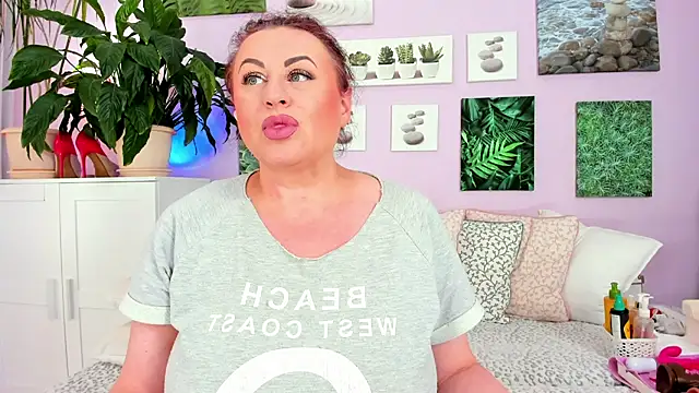 BigTittyGoddess online show from September 2025 05:18:02 PM