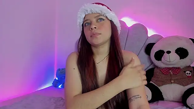 Snapshot of EmmaClarck chatting on December 2024 08:38:02 PM EmmaClarck online show from December 2024 08:38:02 PM