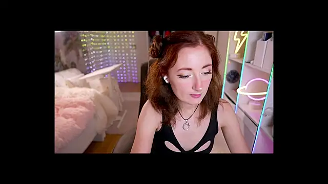 Cissy Glitter online show from November 2025 08:09:01 PM