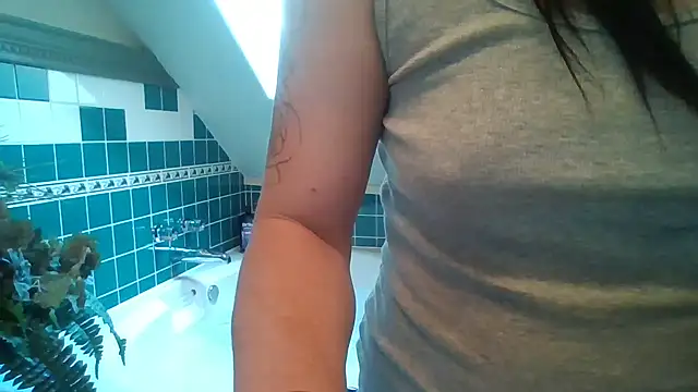 khloebanques online show from September 2025 10:04:01 PM