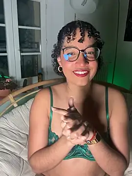 Snapshot of Lauyako chatting on May 2026 11:48:02 AM Lauyako online show from May 2026 11:48:02 AM