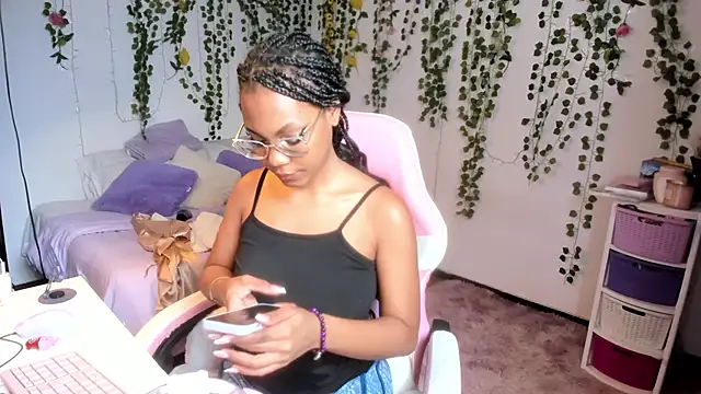 Snapshot of violeta_milleer chatting on June 2026 04:13:01 PM violeta milleer online show from June 2026 04:13:01 PM