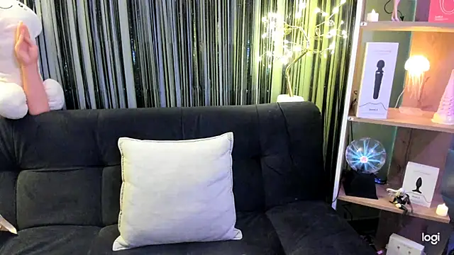 lilly sweett online show from February 2026 11:02:02 PM