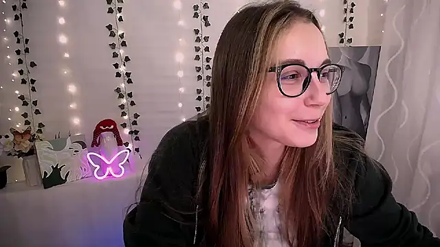 Snapshot of SweetPrincess_ chatting on October 2025 09:32:01 AM SweetPrincess online show from October 2025 09:32:01 AM