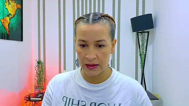 Britney taylor  online show from November 2025 06:29:01 PM