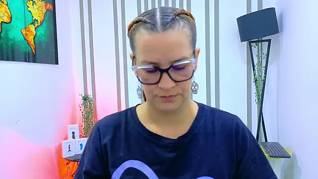 Britney taylor  online show from November 2025 09:02:01 PM