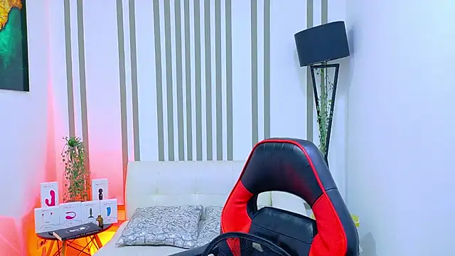 Britney taylor  online show from December 2025 05:32:01 PM