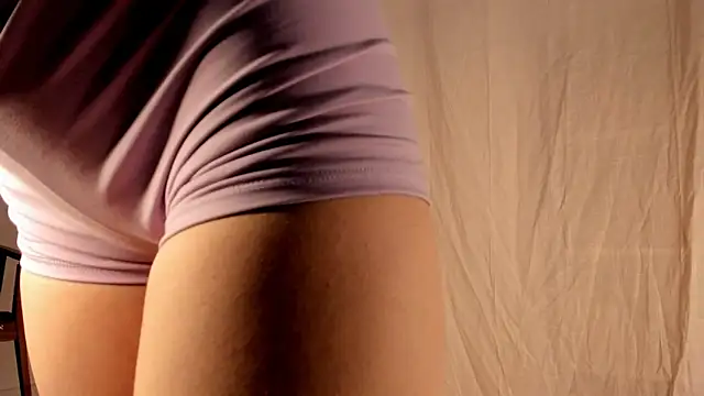 Snapshot of hee_jeen chatting on February 2025 01:47:01 AM hee jeen online show from February 2025 01:47:01 AM